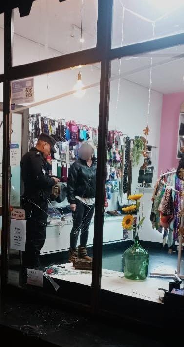 Del glamour de la moda al calabozo: robó lencería femenina top, perfumes, champán y terminó presa imagen-24