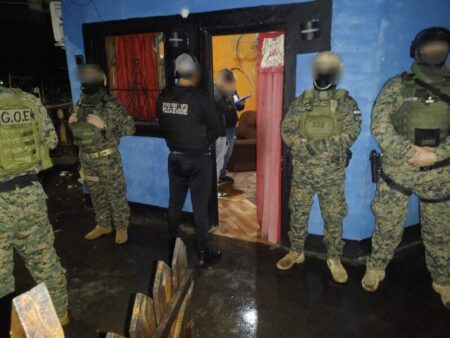 Guaridas, motos y botín millonario: desbaratan una célula de motochorros en el barrio A-4 imagen-16