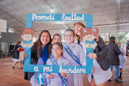 Estudiantes de Villa Cabello realizaron la promesa a la bandera imagen-12