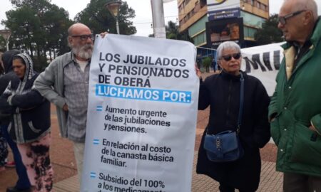 Concentración y protesta en Oberá: “Hay jubilados que cobran solo $250.000” imagen-119