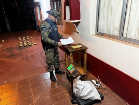 Prefectura secuestró más de 97 kilos de droga en un operativo nocturno en Montecarlo imagen-5