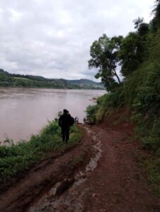 Continúa la búsqueda de un joven que cayó al río Uruguay en El Soberbio imagen-1