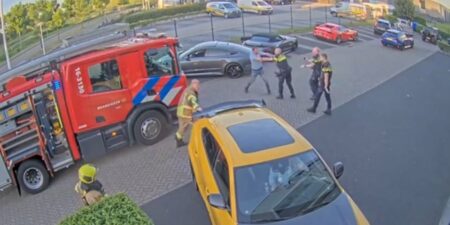 Un incendio amenazaba su concesionaria de autos de lujo, intentó salvarlos, pero la Policía lo detuvo imagen-11