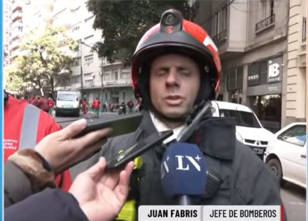 Incendio en Recoleta: el jefe de bomberos dio detalles del operativo que montaron para rescatar a un hombre imagen-10