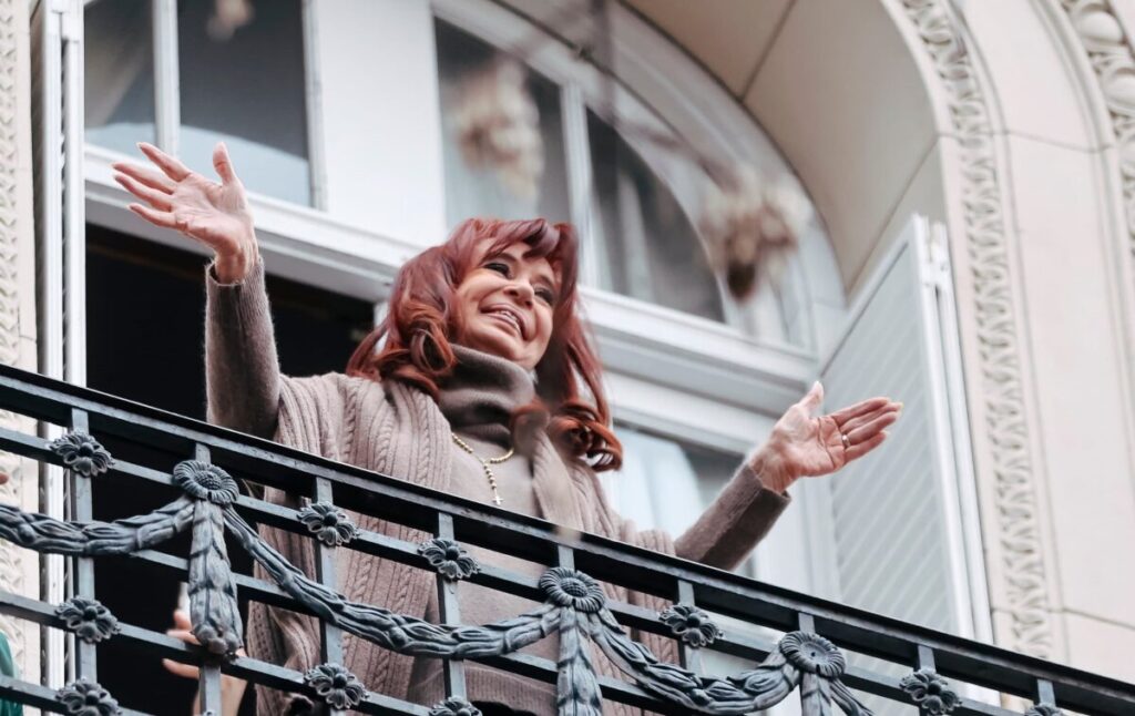 Cristina Kirchner habló por audio y advirtió que ya hay “señales” de que el modelo de Milei “se cae” imagen-5