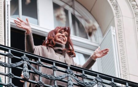 Cristina Kirchner habló por audio y advirtió que ya hay “señales” de que el modelo de Milei “se cae” imagen-6