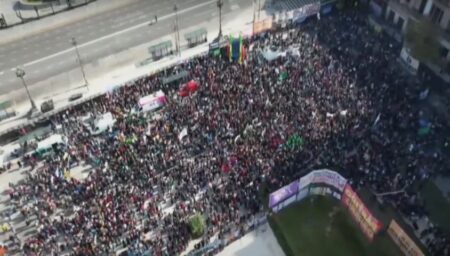 Marcha en el Congreso, en vivo: movilización de jubilados, trabajadores del Garrahan y Ni una Menos, minuto a minuto imagen-10