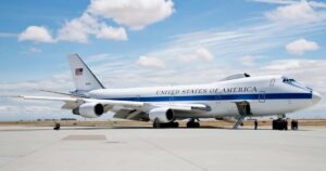 Cómo es el Boeing E-4B, el "Avión del Juicio Final", que usa el presidente de Estados Unidos en caso de emergencia mundial imagen-3