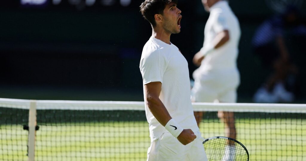 Con elogio incluido y cinco horas de duelo, Carlos Alcaraz le ganó a Fabio Fognini en la primera ronda de Wimbledon imagen-44