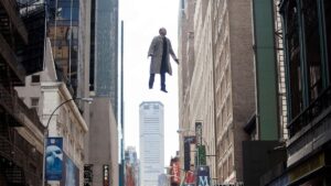 Siempre se nos olvida que existe, pero esta película ganó el Oscar y es fascinante: una arriesgada propuesta de 120 minutos en falso plano secuencia imagen-113