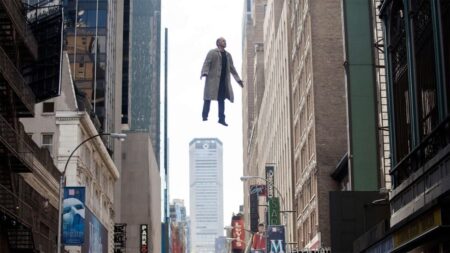 Siempre se nos olvida que existe, pero esta película ganó el Oscar y es fascinante: una arriesgada propuesta de 120 minutos en falso plano secuencia imagen-5