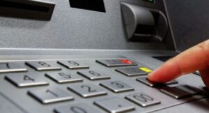 Se pagan los sueldos de junio a empleados públicos y jubilados imagen-2