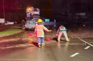 Campo Viera | Liberan la ruta 14 tras un bloqueo que duró horas por el vuelco de un camión que transportaba gas propano imagen-7