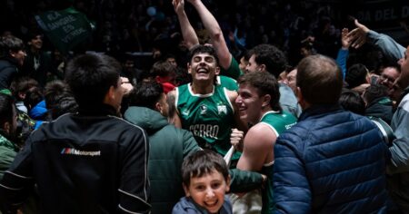Quién es Emiliano Lezcano, el jugador de Ferro que metió el triple que recorre el mundo y es la envidia de Steph Curry imagen-12