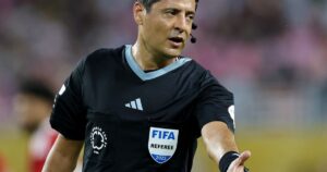Árbitro pesado para Boca-Bayern: ya dirigió River-Barcelona y a la Selección en un Mundial imagen-1
