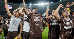 Platense es el campeón del fútbol argentino: un equipo armado en forma artesanal que habría enamorado y llenado de orgullo a Damián imagen-3