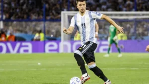 Scaloni y un nuevo dolor de cabeza en mediocampo: Lo Celso enciende todas las alarmas en la Selección Argentina - TyC Sports imagen-2