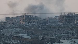Tras el cese el fuego con Irán, Israel se concentra en la Franja de Gaza y negocia un acuerdo con Hamas imagen-8
