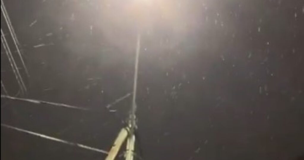 Nieve en Buenos Aires: se cumplió el pronóstico de nevadas en el Conurbano y se registra la caída de copos en localidades del AMBA imagen-5
