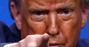 Donald Trump, exultante en la cumbre de la OTAN: la posibilidad de un acuerdo con Irán a largo plazo, el aumento del gasto en Defensa y un "papito" cariñoso imagen-2