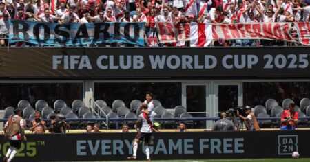 Gallardo, los 10 mil hinchas y "la sede lejana" imagen-17