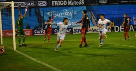 Tremendo: metió un doblete lesionado para derrotar a Colón imagen-19