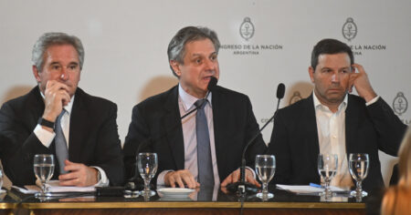 Dólar: el Gobierno interviene con fuerza en futuros para controlar el precio, pero dice que tiene el visto bueno del FMI imagen-7
