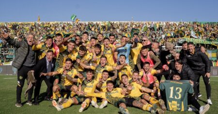 Copa Argentina: Jorge Carranza fue récord en el arco de Aldosivi, que ganó por penales y dejó en llamas a Estudiantes de La Plata imagen-8