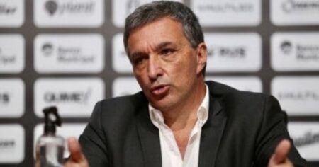 Escándalo en Newell's por una foto con Malcorra: el presidente Astore aclaró que la medida no fue un 'castigo' sino una 'protección' para los chicos imagen-6
