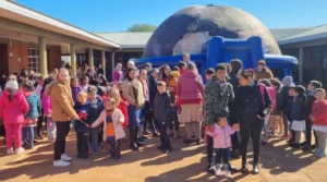 Alumnos de la zona rural vivieron la inolvidable experiencia de conocer el universo en proyecciones 3D imagen-1