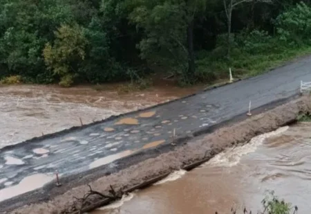 Tránsito interrumpido en la ruta provincial 7 por el desborde del arroyo Tabay imagen-7