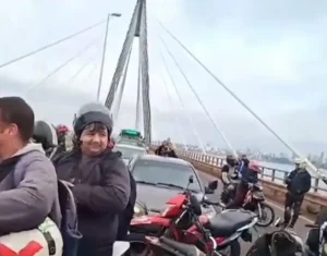 Protesta de paseros: liberan media calzada, pero persiste el corte en el puente San Roque imagen-1