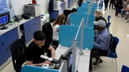 Reacciones contra el decreto que elimina el Día del Empleado Público nacional imagen-3