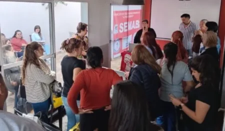 Docentes exigen convocatoria urgente para tratar un aumento al básico y salario mínimo imagen-11
