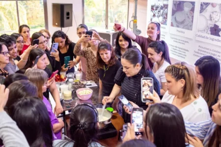 La repostería la eligió y hoy enseña a miles de personas en todo el mundo imagen-18