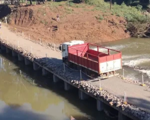 Vialidad dispuso el corte del tránsito sobre el paso provisorio del Arroyo Pindaytí en la ruta provincial N°2 imagen-2