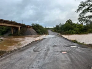 El Soberbio: crece el río Uruguay y se inhabilitó el paso fronterizo a Brasil imagen-3