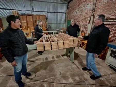 Puerto Rico: alumnos del CFP N° 10 confeccionaron 60 muletas de madera imagen-9