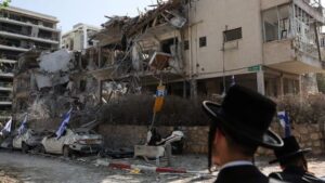 Irán lanzó más de 200 misiles e Israel respondió con bombardeos: “Si siguen, Teherán arderá” imagen-1
