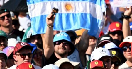 Video: la hinchada argentina bancó a Franco Colapinto tras la carrera en Barcelona imagen-13