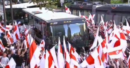 Video: banderazo de River en Seattle con el aliento de Gallardo imagen-8