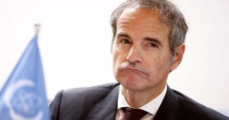 El jefe de la Agencia de Energía Atómica de la ONU, Rafael Grossi, dice que Irán debe mostrar sus instalaciones nucleares para evaluar el daño real imagen-11
