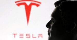 Se desploman las acciones de Tesla en medio de las acusaciones cruzadas entre Elon Musk y Donald Trump imagen-3