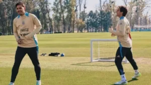 Paredes apareció públicamente mientras Boca espera por su llegada - TyC Sports imagen-3