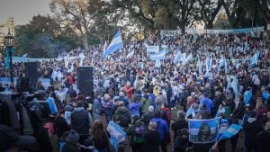 Cristina Kirchner envió otro mensaje desde su prisión domiciliaria, dirigido a la militancia reunida en Parque Lezama: fuertes críticas a Bullrich y Milei imagen-9