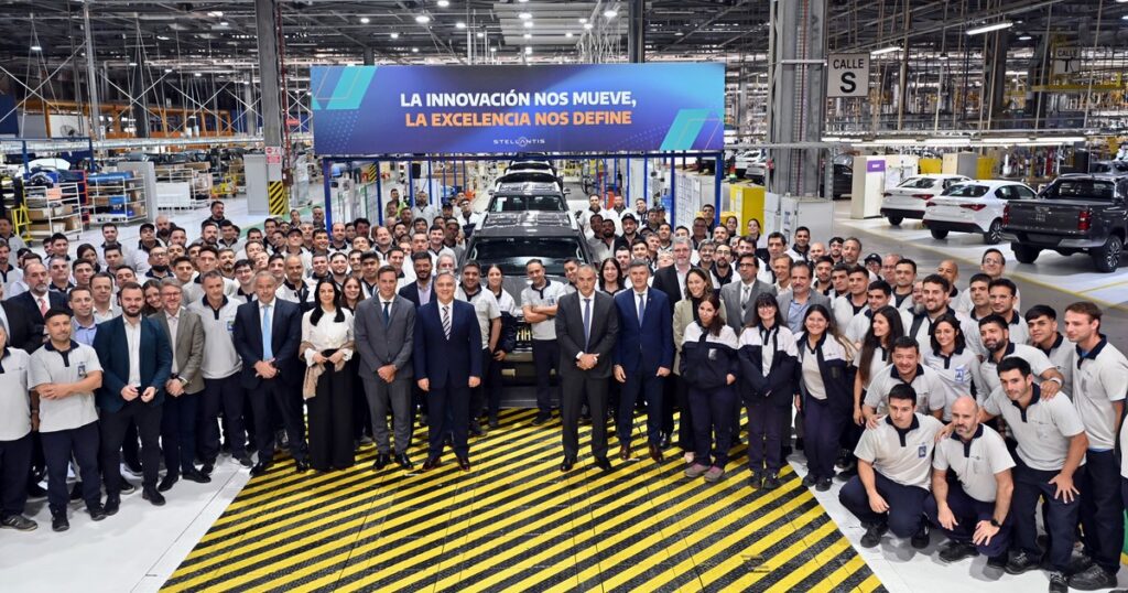 Stellantis, la dueña de Fiat y Peugeot ahora se lanza a competir en las pickups imagen-98