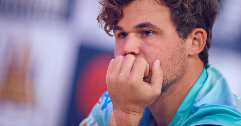 Magnus Carlsen tuvo un ataque de ira tras perder una partida increíble contra Gukesh Dommaraju imagen-95