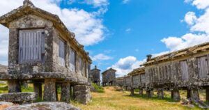 El pueblo de Portugal que guarda el mayor conjunto de hórreos de la península ibérica imagen-3