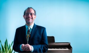 El director y pianista Sergio Feferovich presenta en Posadas “La Música de las Ideas”, una experiencia que conecta arte, emoción y creatividad imagen-1