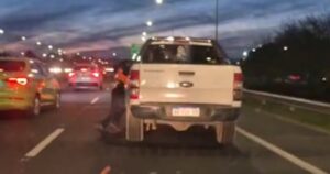 Córdoba: un policía fue arrastrado por un conductor que evitó un control de alcoholemia y se salvó de milagro imagen-1